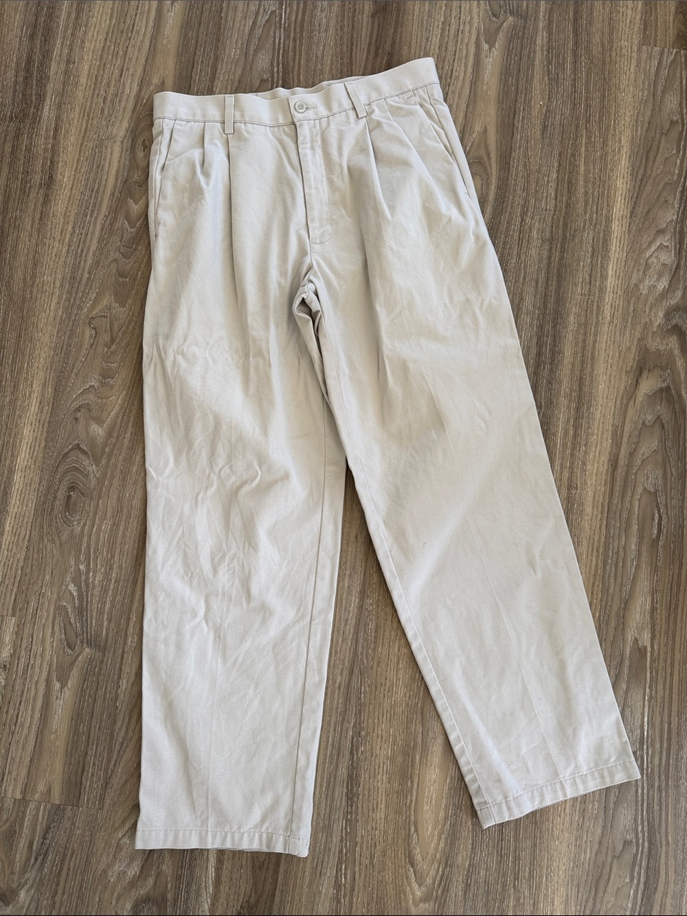 Classic Women's Pleated Chino Pants - Cream